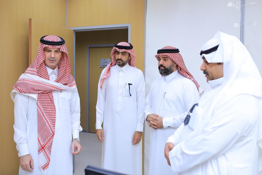 رئيس جامعة الجوف، أ.د. محمد بن عبد الله الشايع، يتابع سير العمل بعمادة القبول والتسجيل
