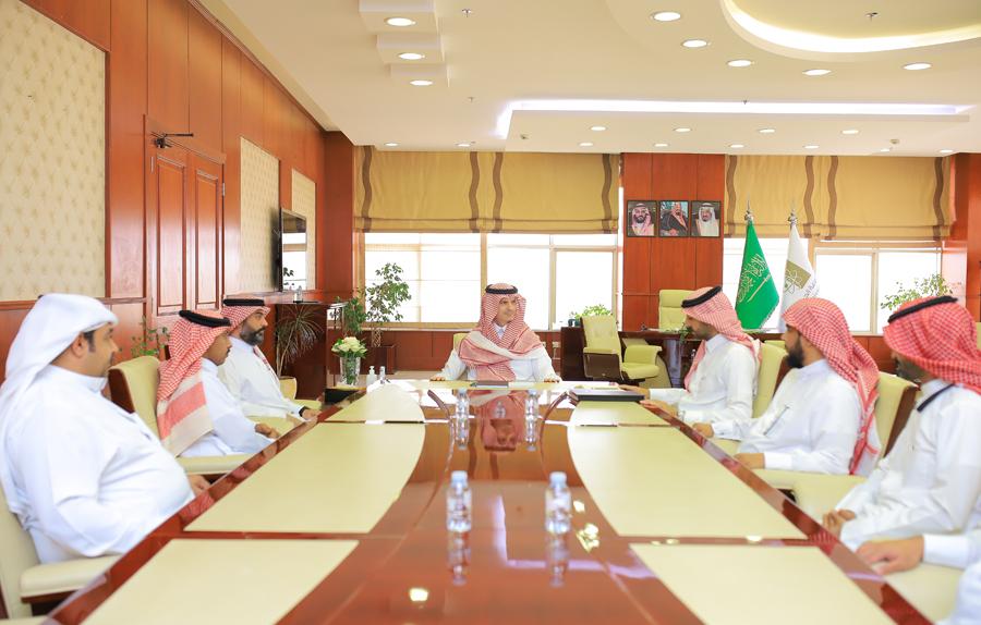 رئيس جامعة الجوف، أ.د. محمد بن عبد الله الشايع، يتابع سير العمل بعمادة القبول والتسجيل