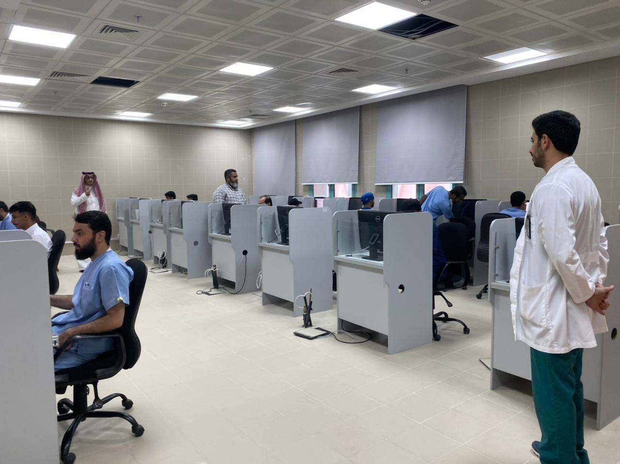 تفقد سير الاختبارات النهائية