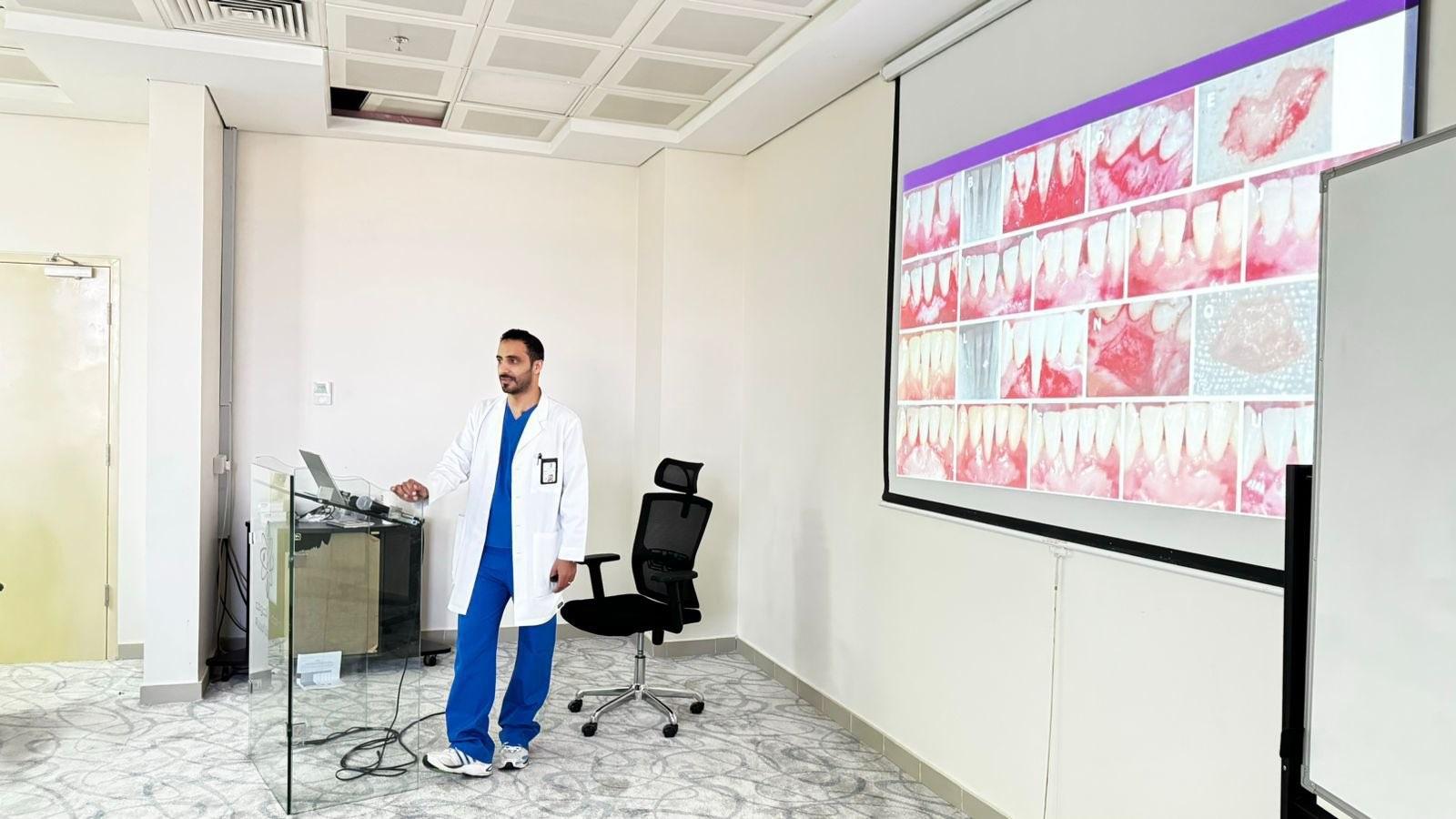 اقامت كلية طب الأسنان محاضرة علمية حول مشكلة انحسار اللثة