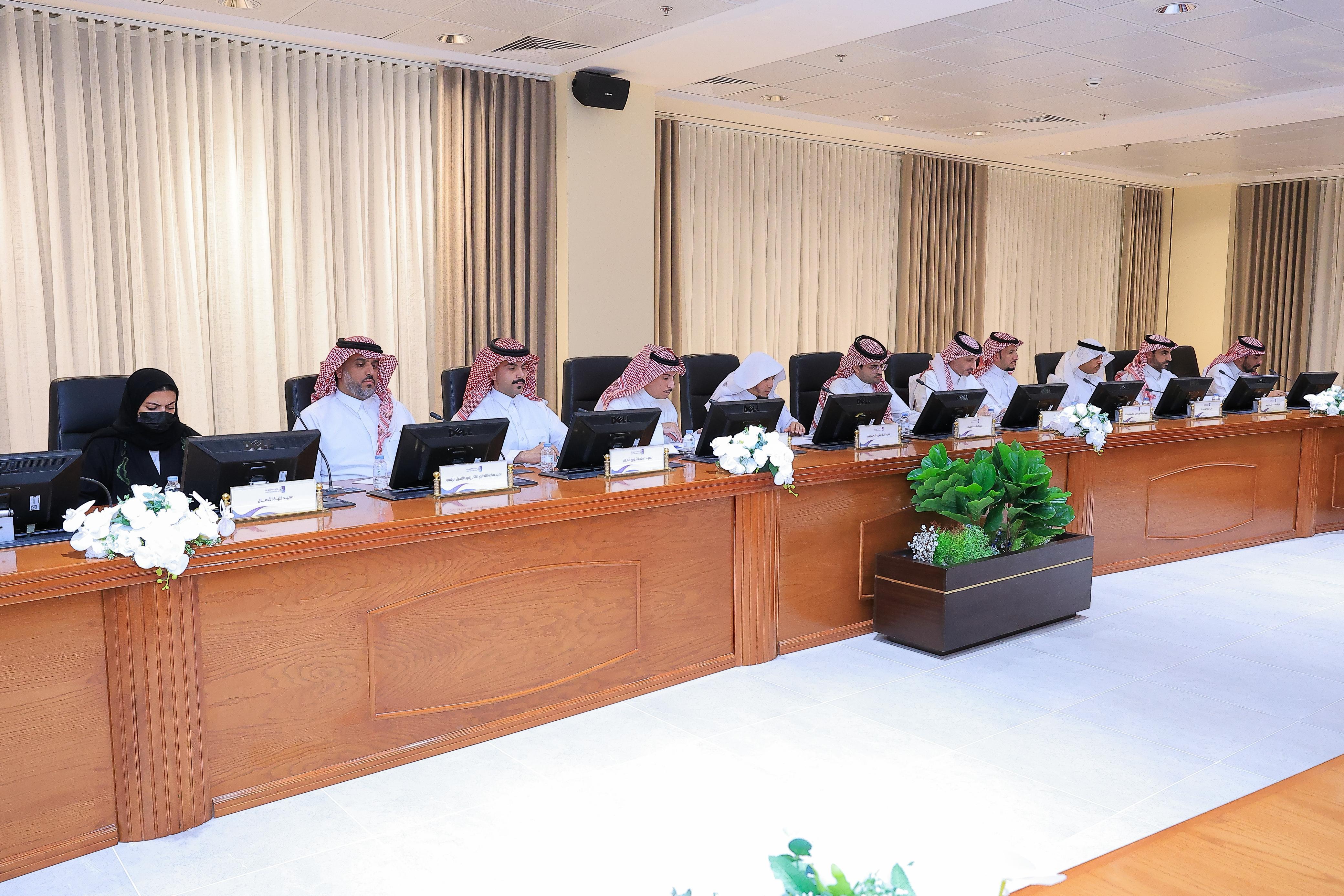 مجلس الجامعة الثامن